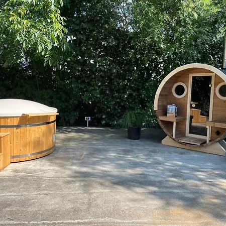 Bed & Breakfast+ De Kooimolen לינה וארוחת בוקר 4*