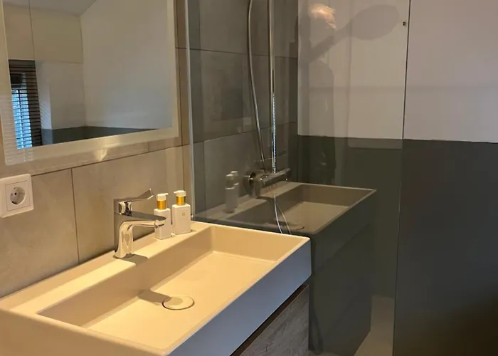 Bed & Breakfast+ De Kooimolen לינה וארוחת בוקר 4*