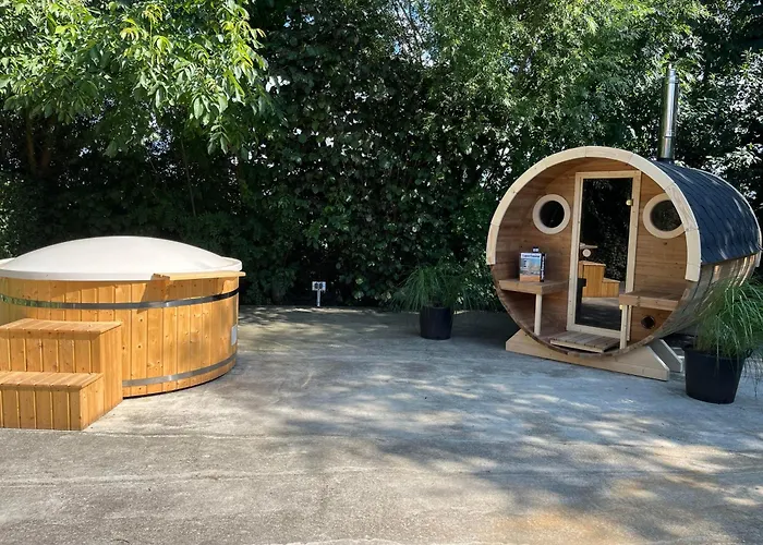 Bed & Breakfast+ De Kooimolen לינה וארוחת בוקר 4*